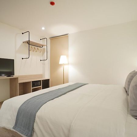 E11 Hotel - Bts Punnawithi Bangkok Eksteriør billede
